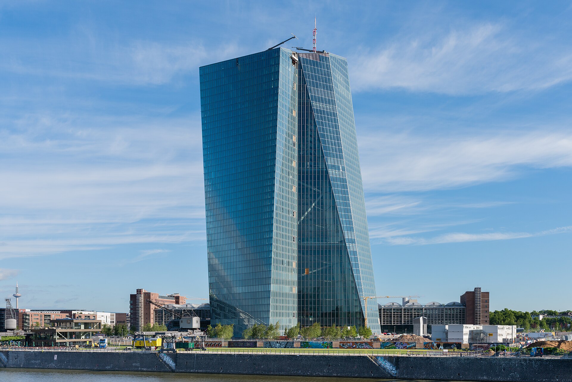 The glass tower of the European Central Bank in Frankfurt